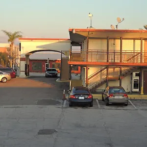 Motel Lake Wire, Lakeland